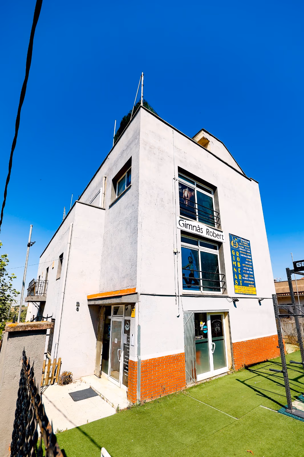 Façana del Gimnàs Robert a Parets del Vallès